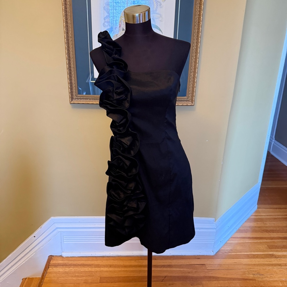 Snap Black One-Shoulder Ruffle Dress